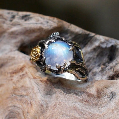 VINTAGE MOONSTONE RING FOR WOMEN BLACK JEWELRY GOLD FLOWER FINGER RING FEMALE CHARMING JEWELRY GIFT WEDDING STATEMENT OPAL RING
