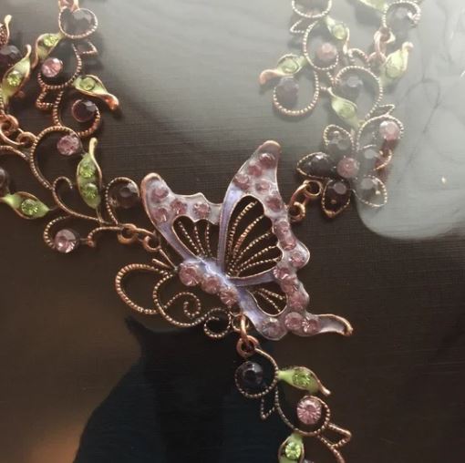 NWT Purple Floral Flower 🌸 Necklace Earrings Set. Women's Fashion Jewelry