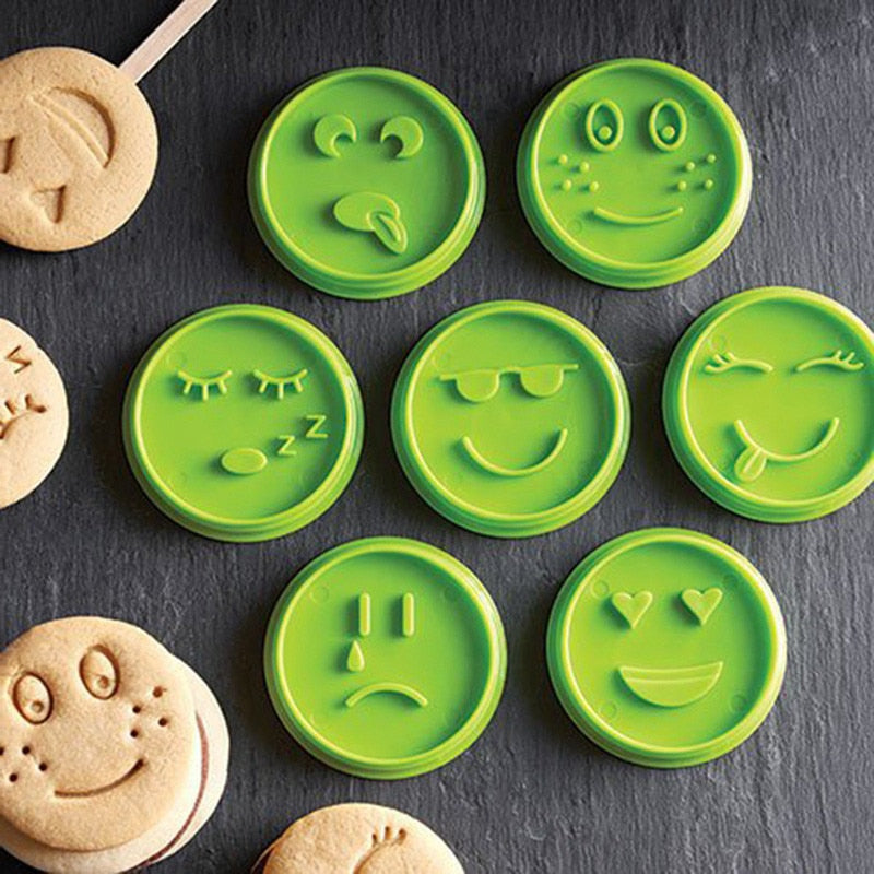 7Pcs/set Smiley Biscuit Mold Cake Decorating Cookie Cutter Set