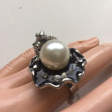 Brand-new big chunky adjustable ring 💍 fashion jewelry. 💎 pretty big white pearl in the middle with a frog 🐸 design. - Findsbyjune.com